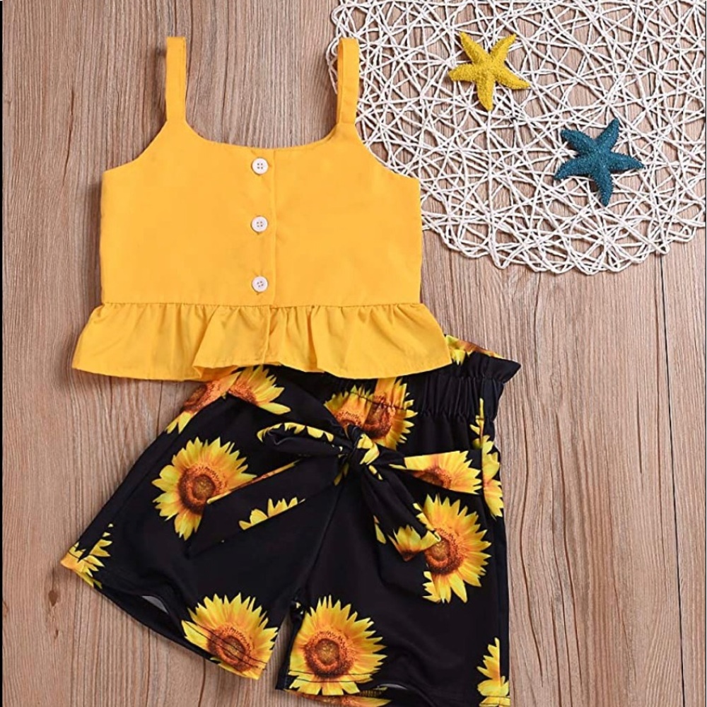 Adorable Girls Sunflower 2pc Outfit Brand New